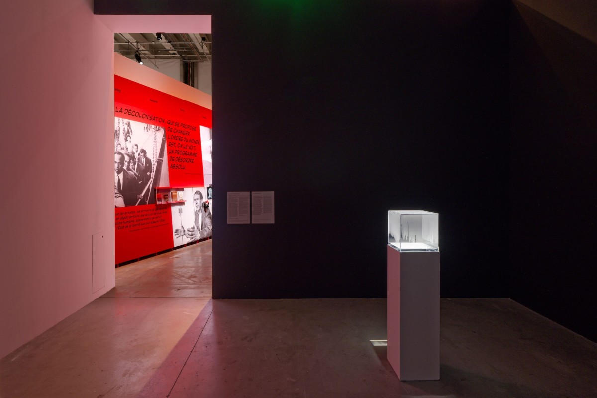 pdt-2025-echo-delay-reverb-hans-haacke-condensation-cube-1963